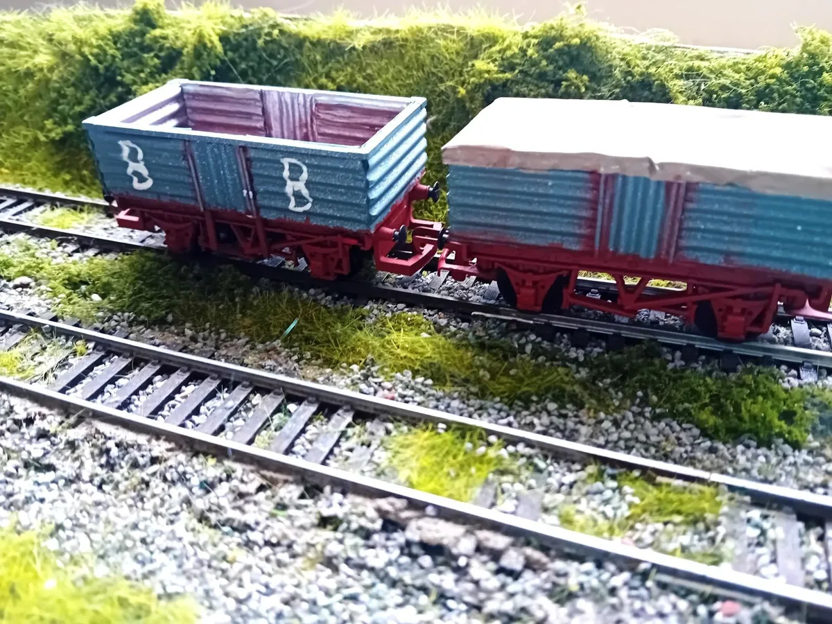 MODEL  RAILWAY  IRISH  BULLIED  WAGONS - Image 3