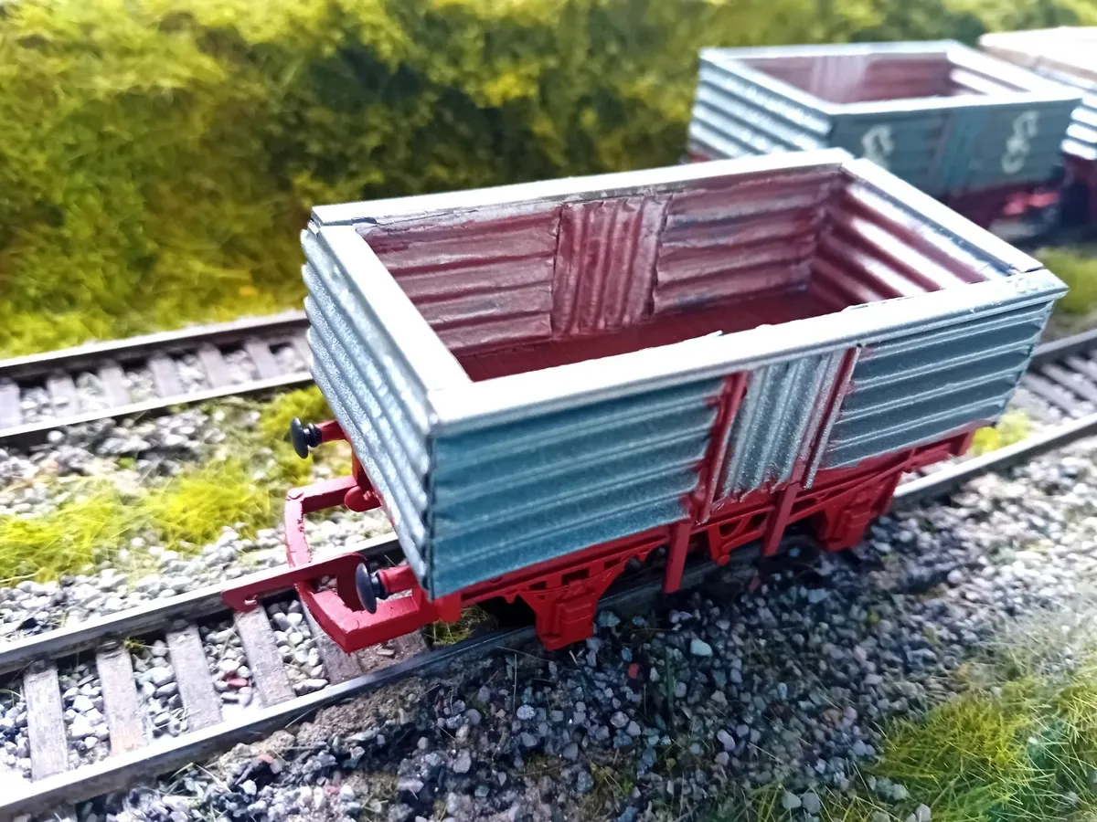MODEL  RAILWAY  IRISH  BULLIED  WAGONS - Image 1