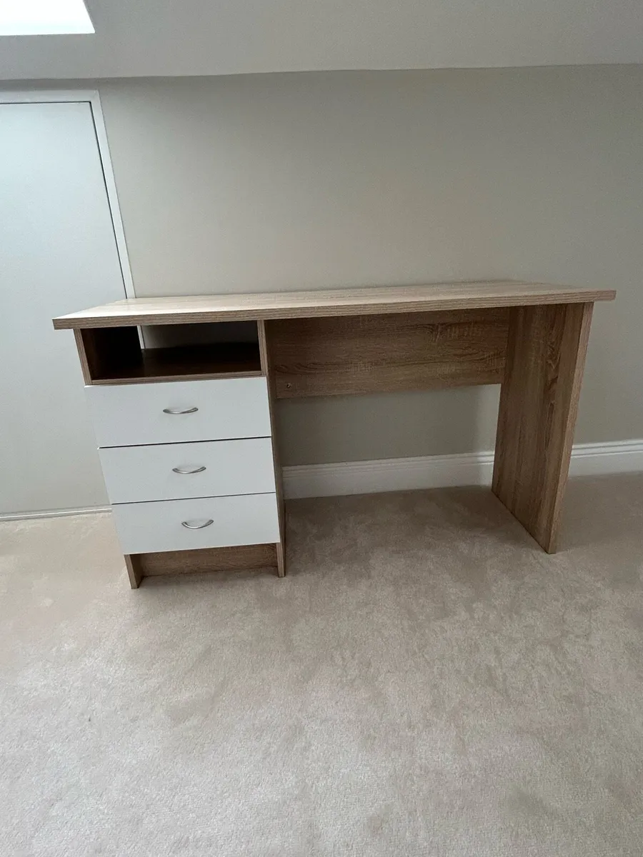 Office desk - Image 1