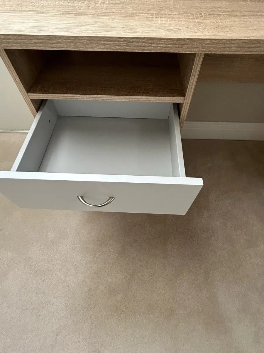 Office desk - Image 3