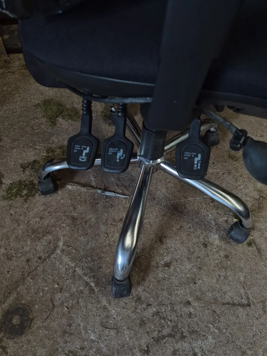 Office chair - Image 4
