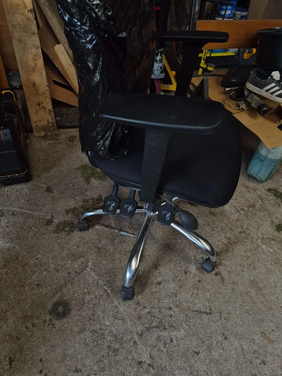 Office chair - Image 3
