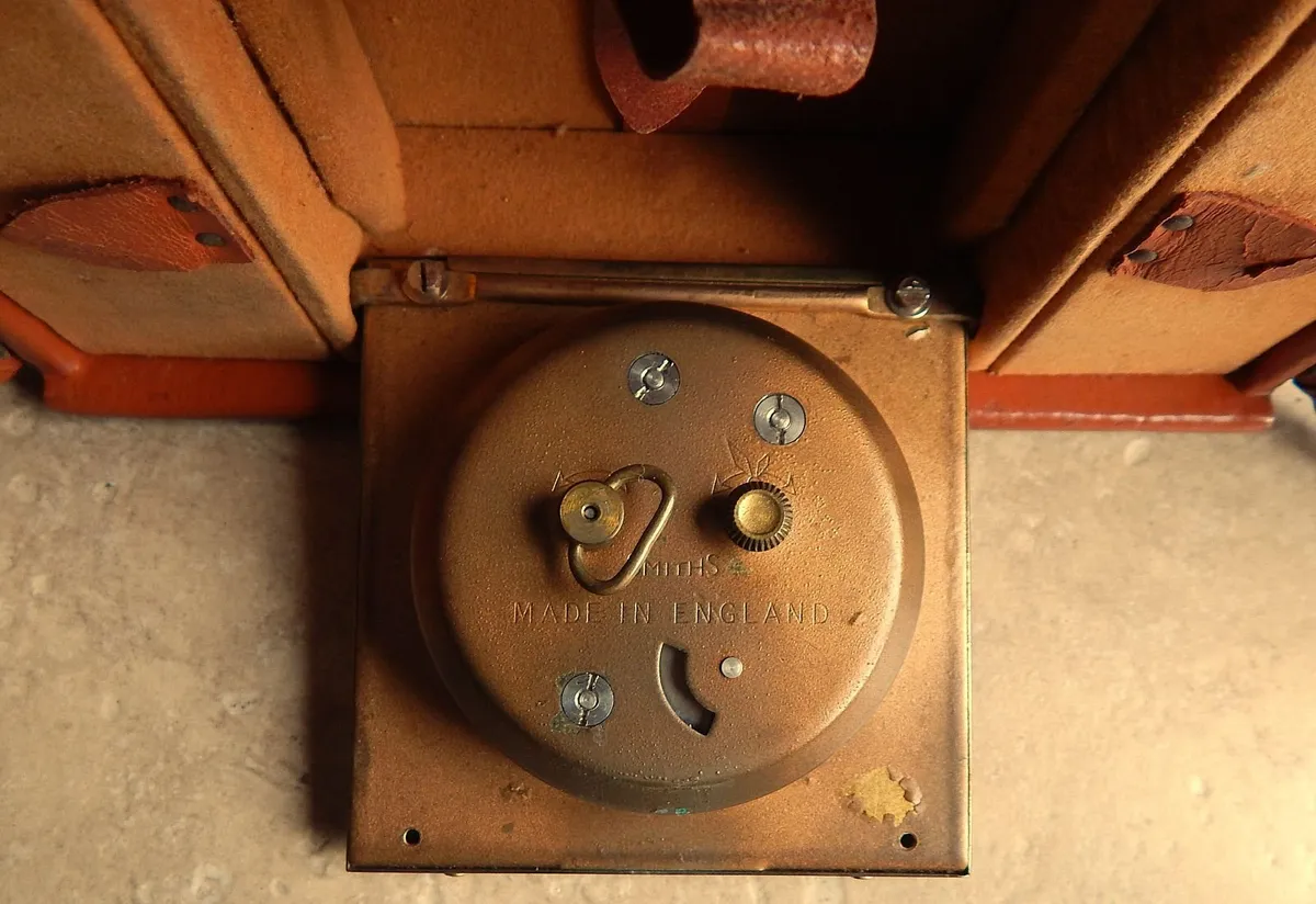 Smiths Vintage 8 Day Travel Clock in Leather Case - Image 4