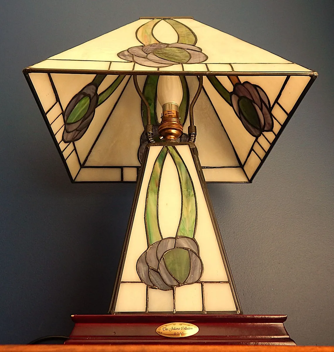 The Julianna Collection Tiffany Style Table Lamp - Image 3