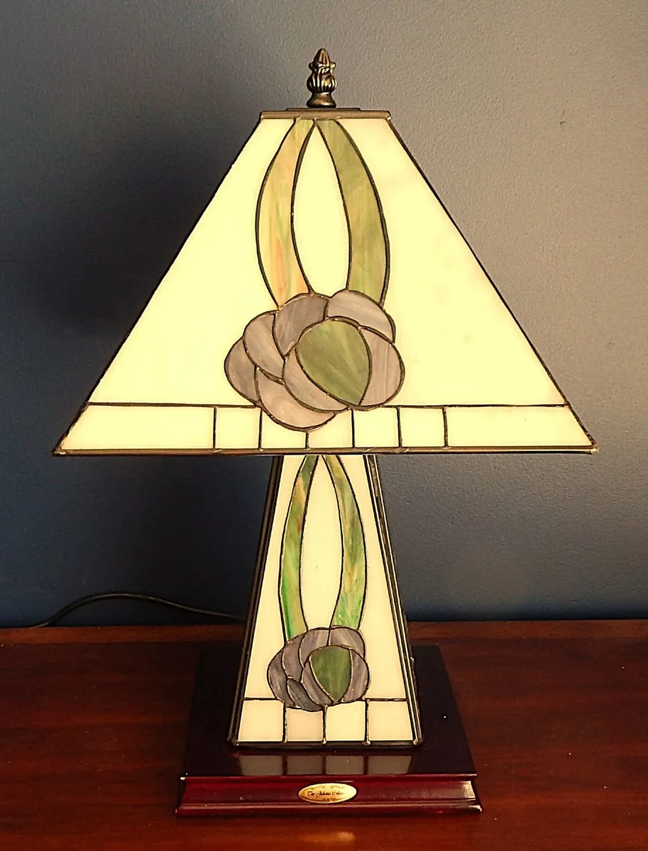 The Julianna Collection Tiffany Style Table Lamp - Image 2