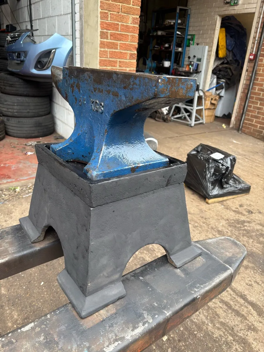 64 kg. BROOKS ANVIL FACTORY STAND - Image 1
