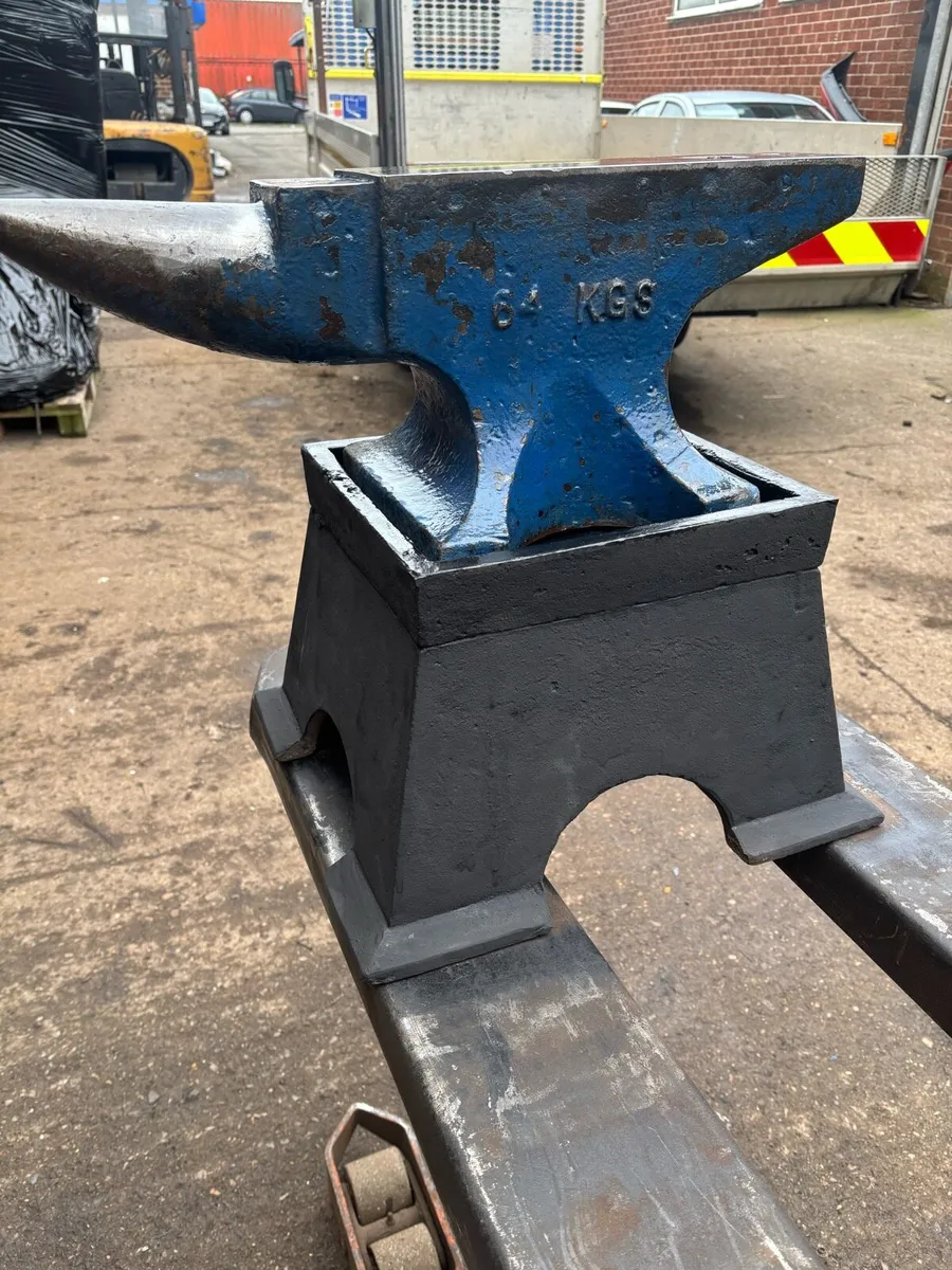 64 kg. BROOKS ANVIL FACTORY STAND - Image 2