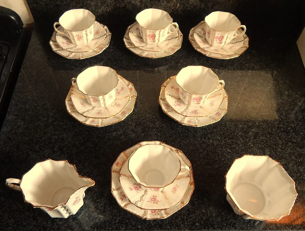 20 Pieces Vintage Royal Tara Fine Bone China Set - Image 3