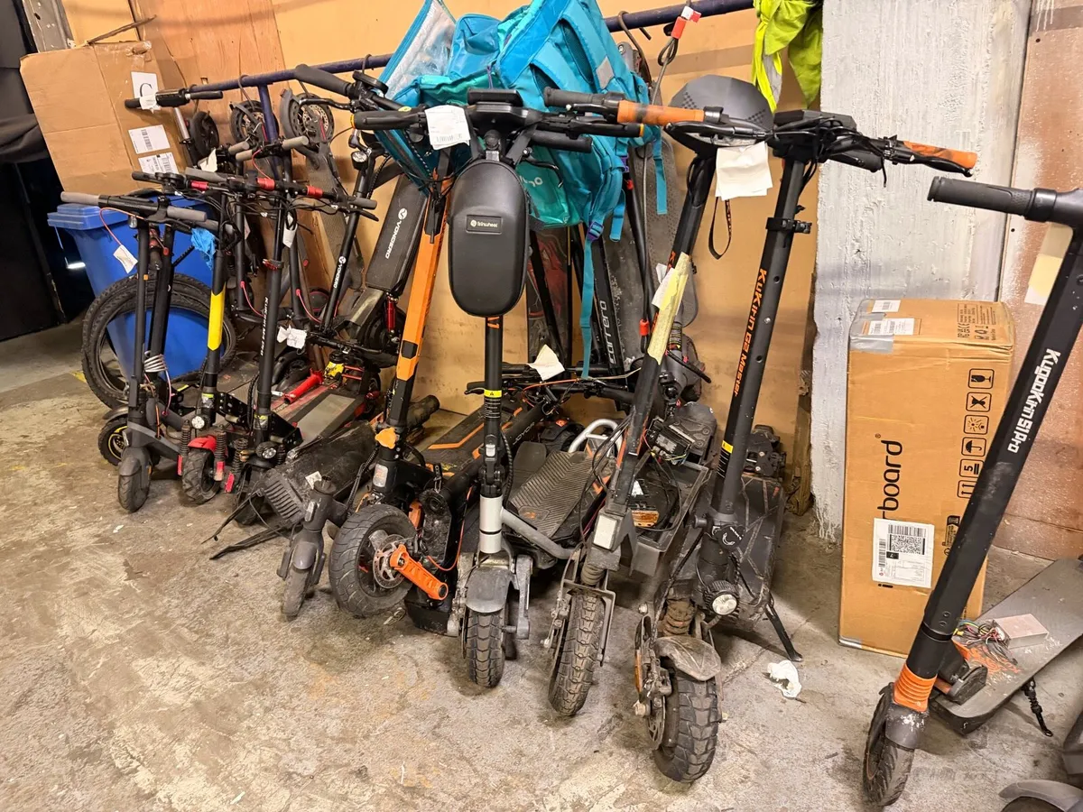 E-scooters for parts everything for 2500 - Image 1