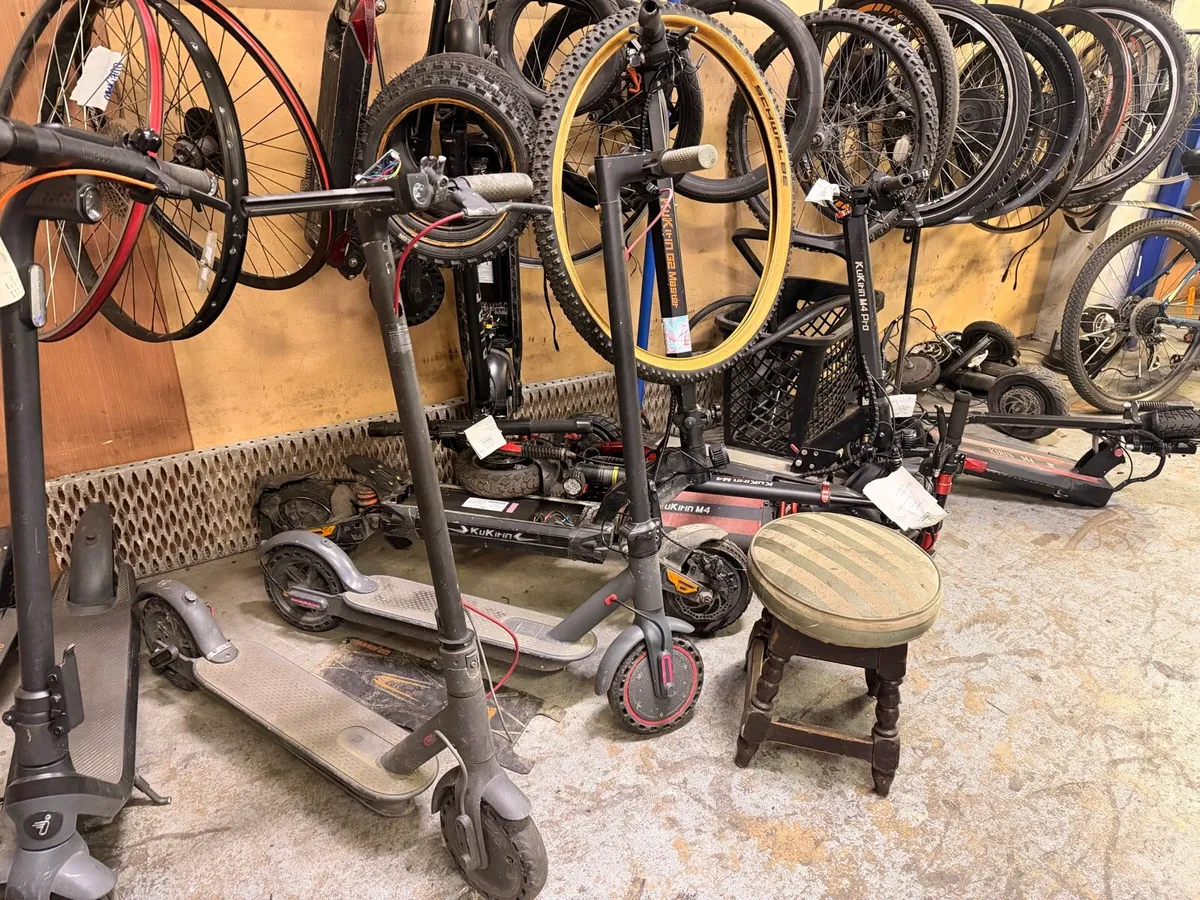 E-scooters for parts everything for 2500 - Image 2