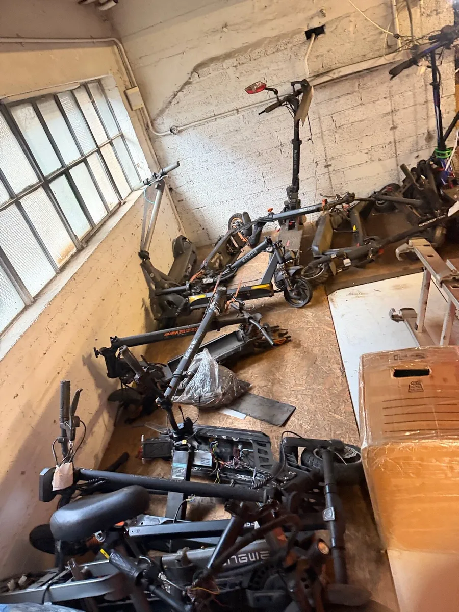 E-scooters for parts everything for 2500 - Image 4