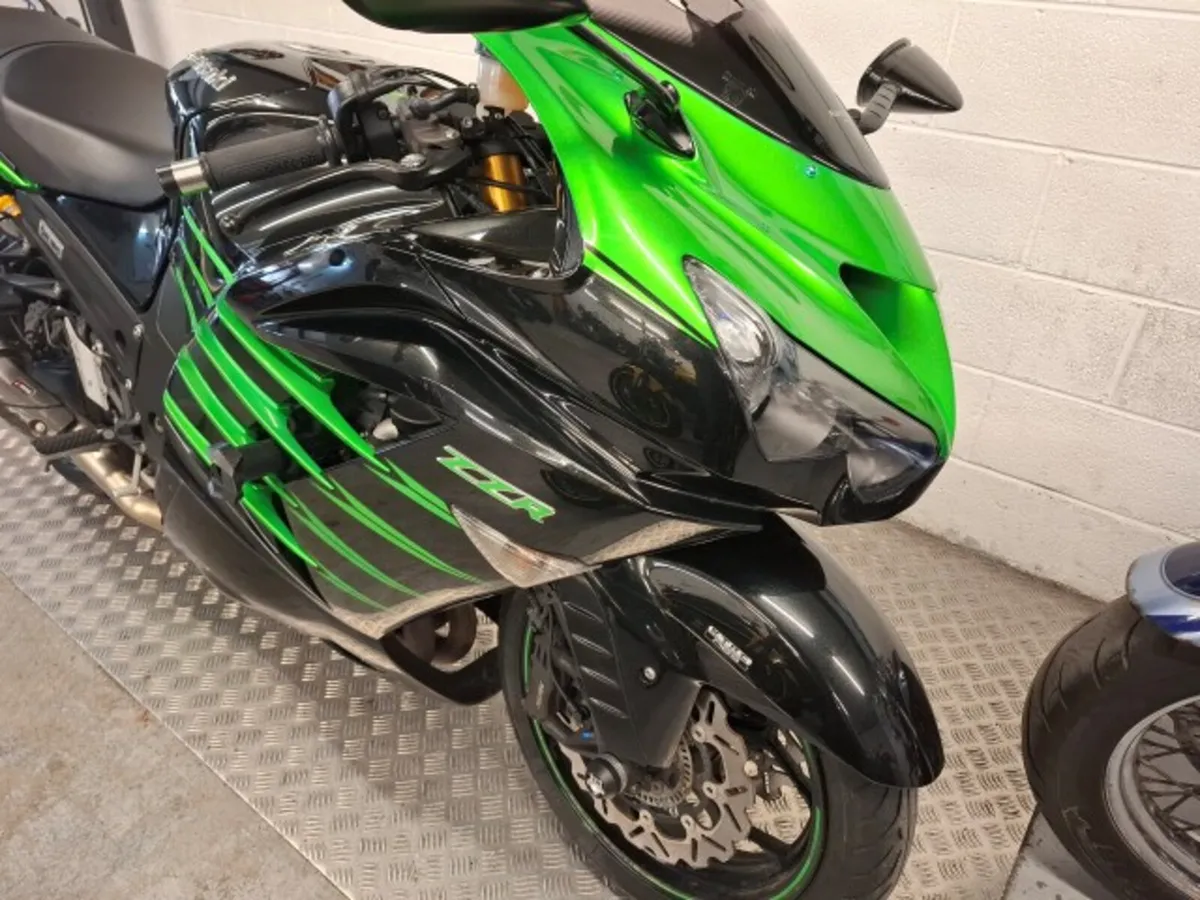 Kawasaki ZZR1400 Performance sport 2015 - Image 2