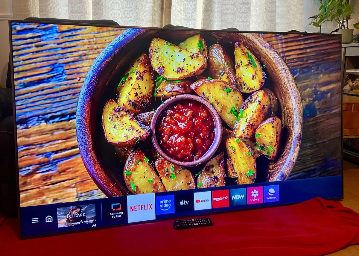 Samsung 70” 4K UHD Smart TV & Wall Bracket - Image 4