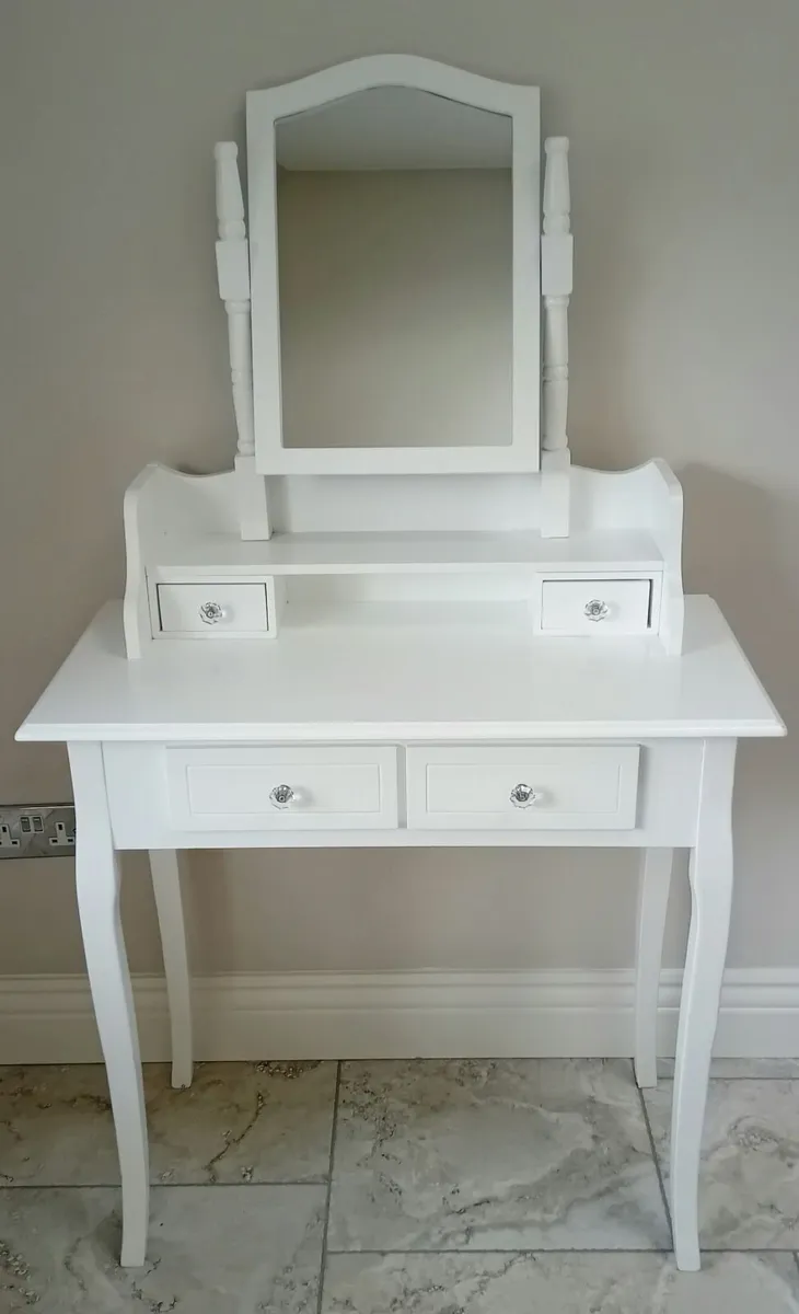 Vanity table - Image 1
