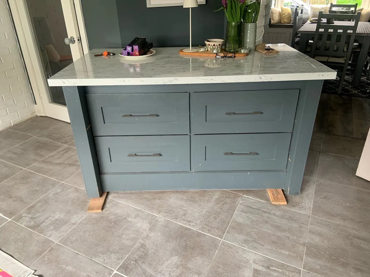 Kitchen island - Image 2