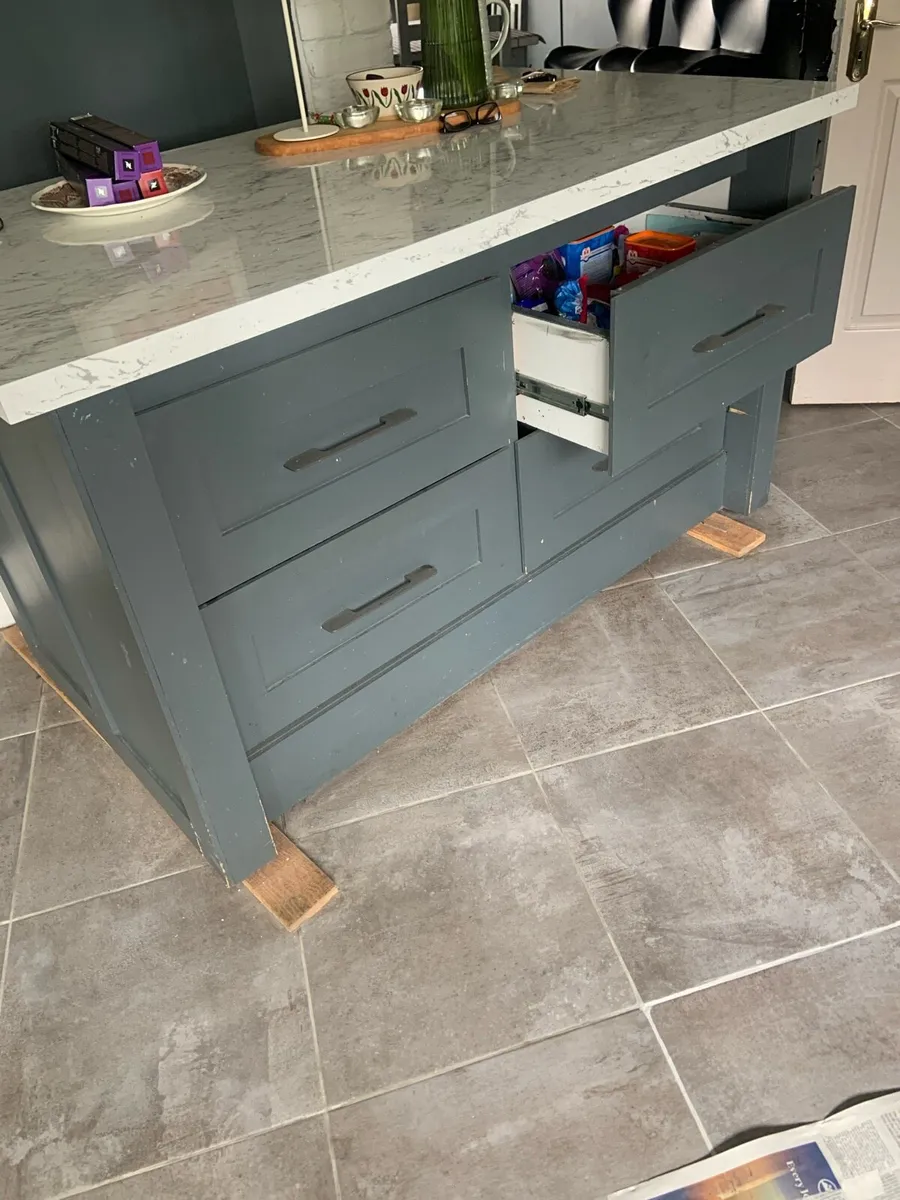 Kitchen island - Image 3