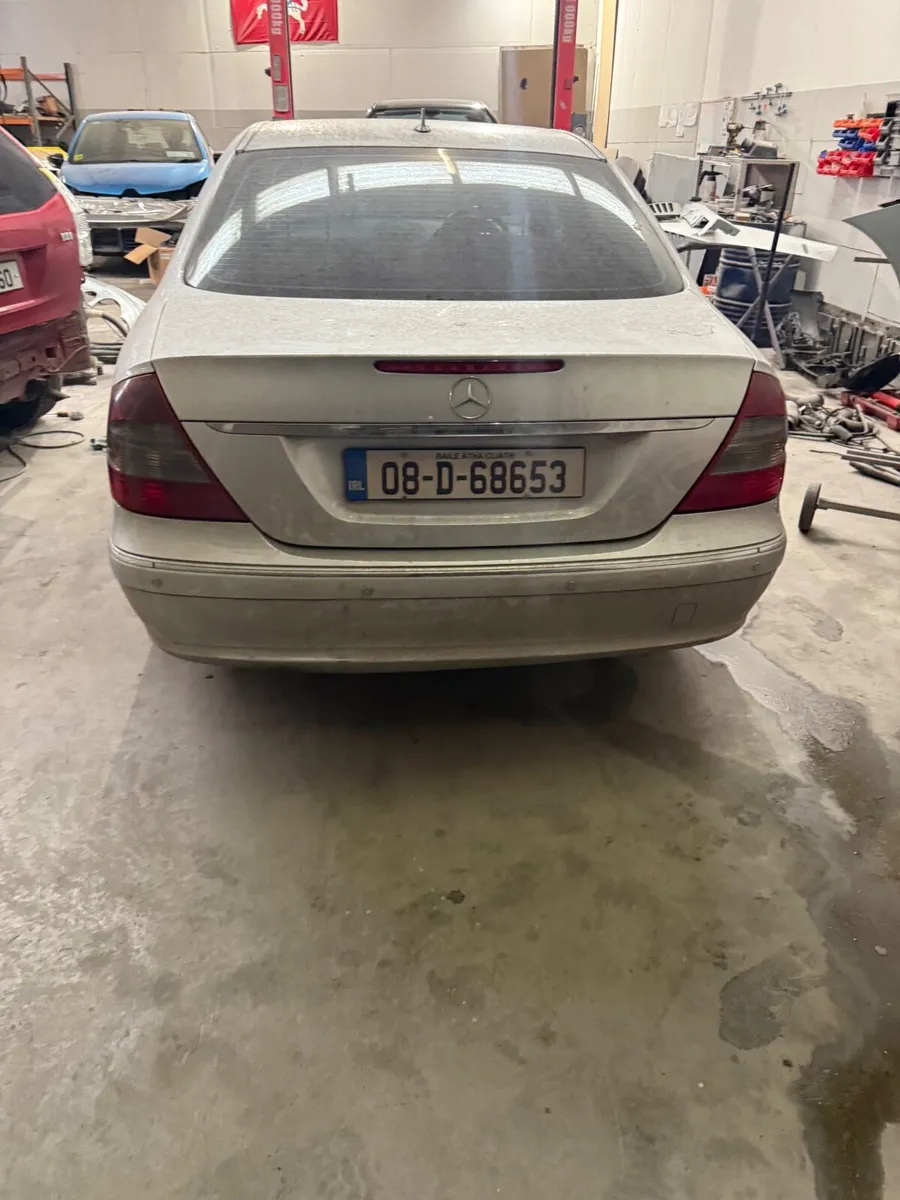 Mercedes w211 breaking - Image 1