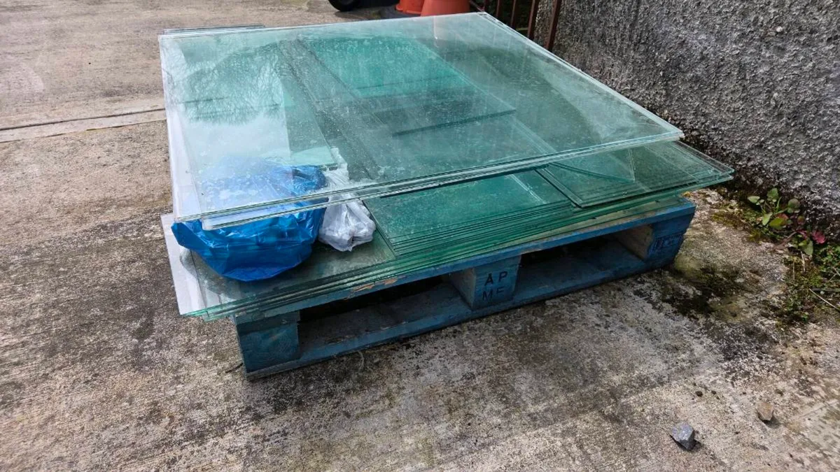 Glass shelving - Image 1