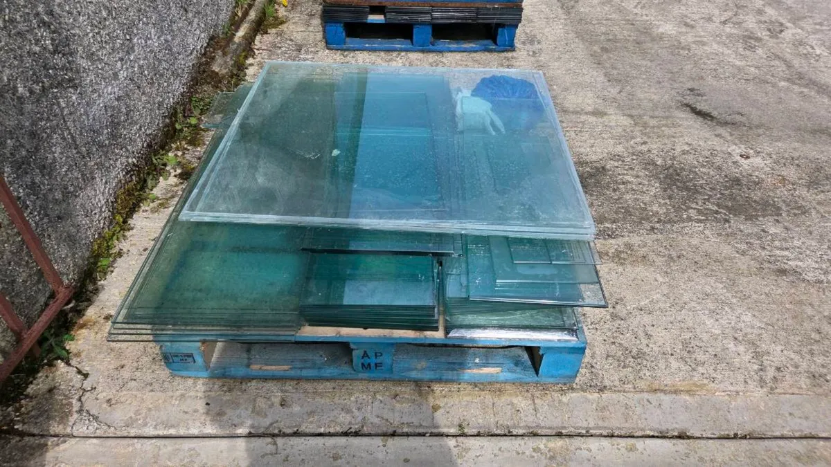 Glass shelving - Image 3