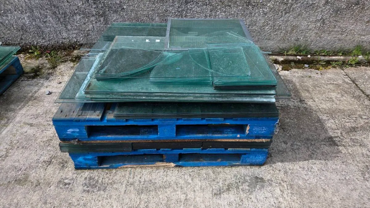 Glass shelving - Image 4