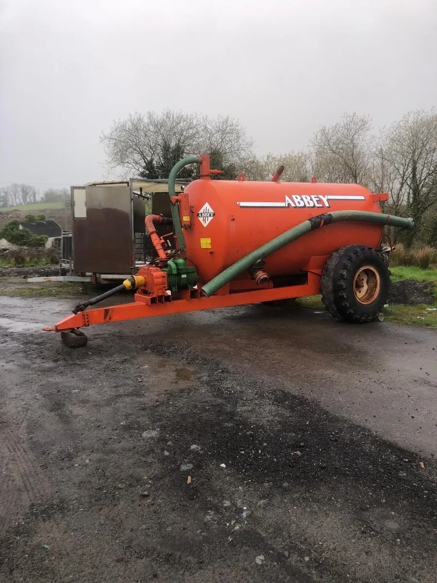 Abbey 1300 slurry tanker with rain gun - Image 1
