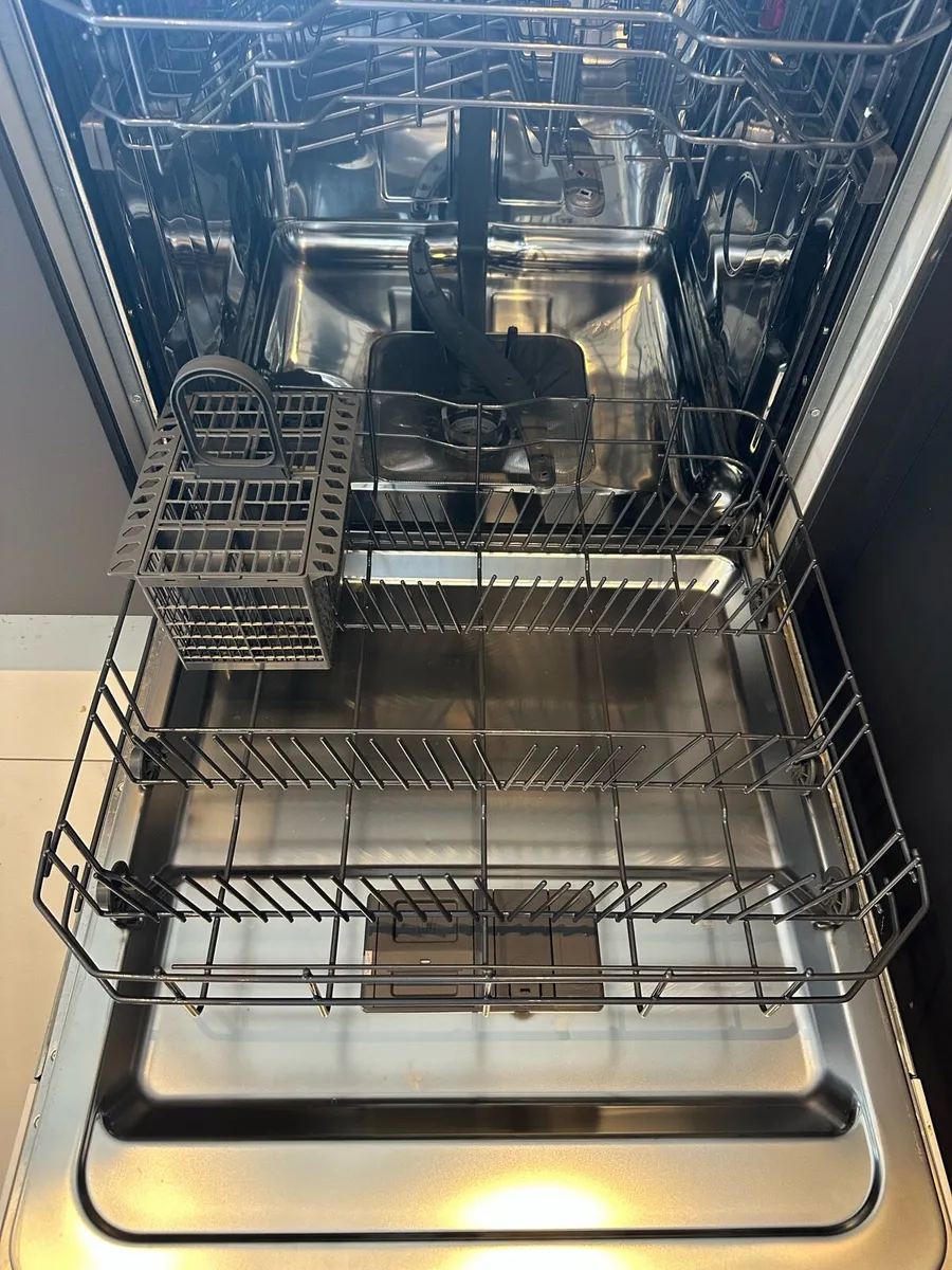 Whirlpool Integrated Dishwasher - Image 3