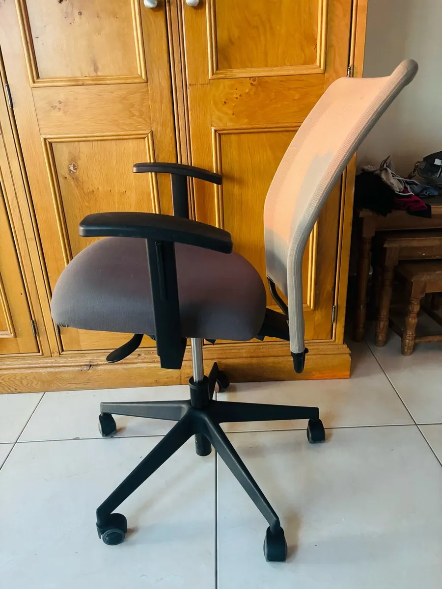 Office desks chairs cabinets - Image 1