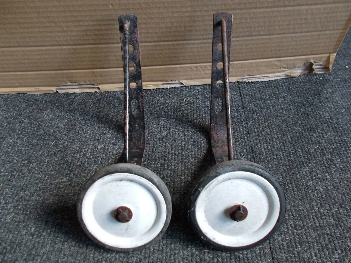 Pair of Black Stabilisers 1970's - Image 4