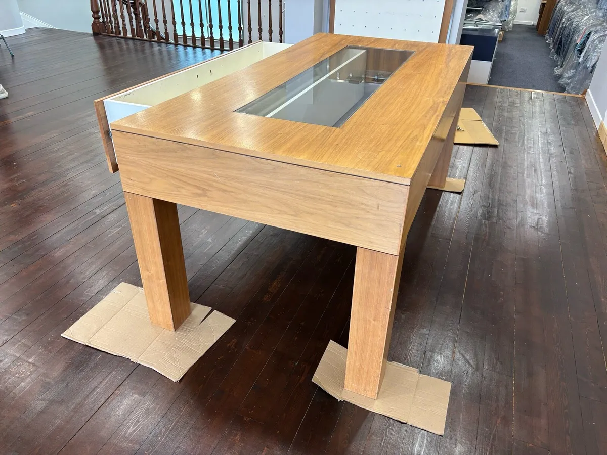 Retail Display Table - Image 4