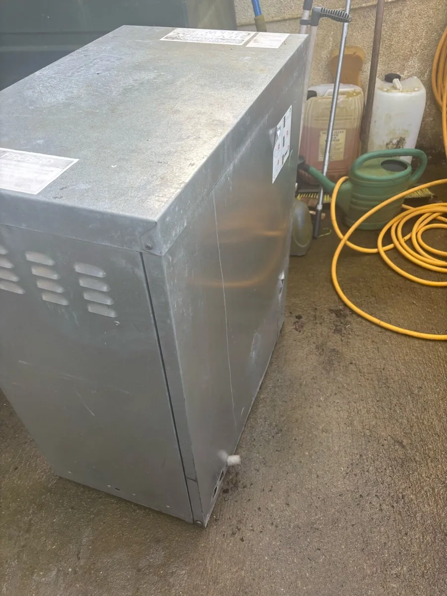 Oil boiler - Image 1