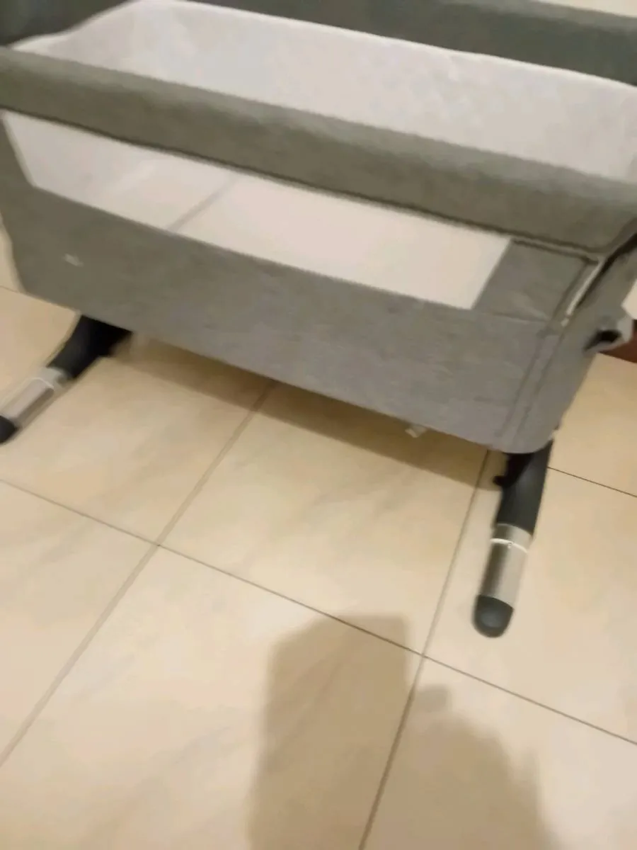 BABYS CO COT CUDDLE SLEEPER AS NEW - Image 4