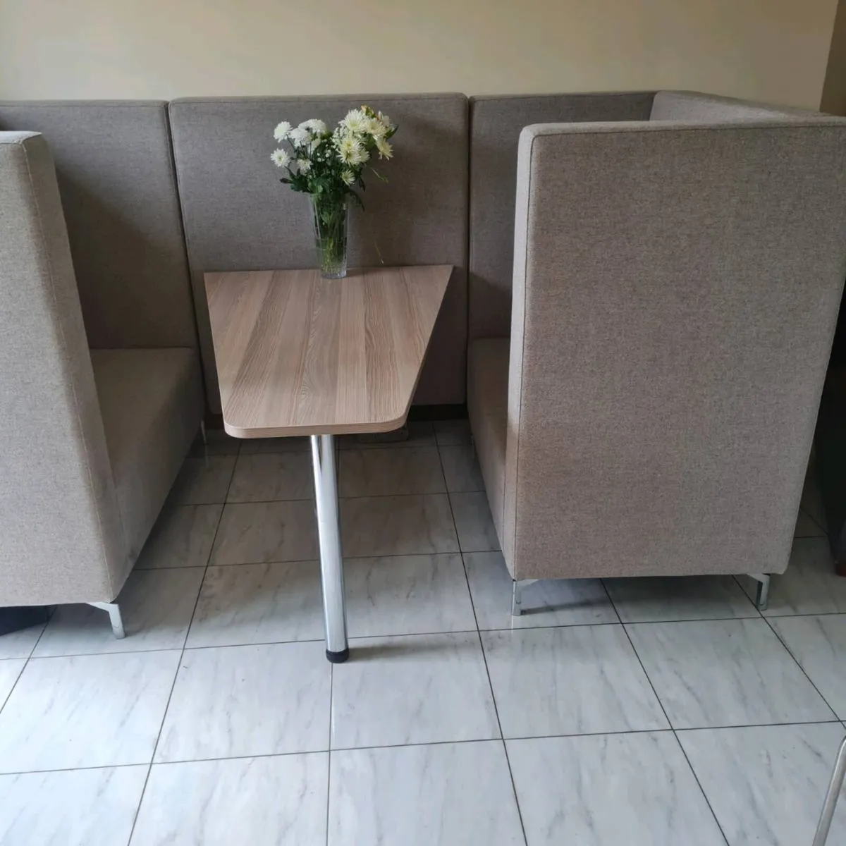 4 person office seating booth - Image 4