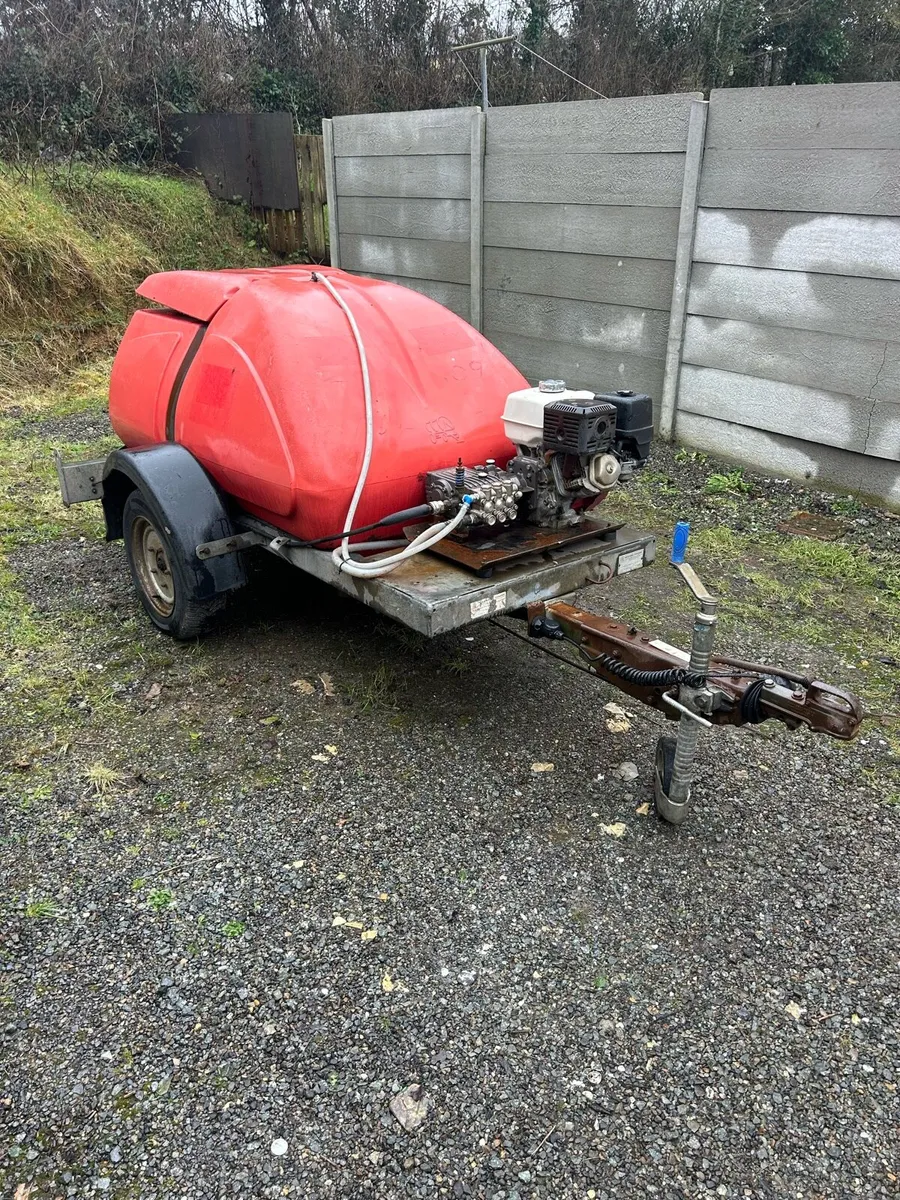 Western bowser and 2022 Honda washer - Image 1