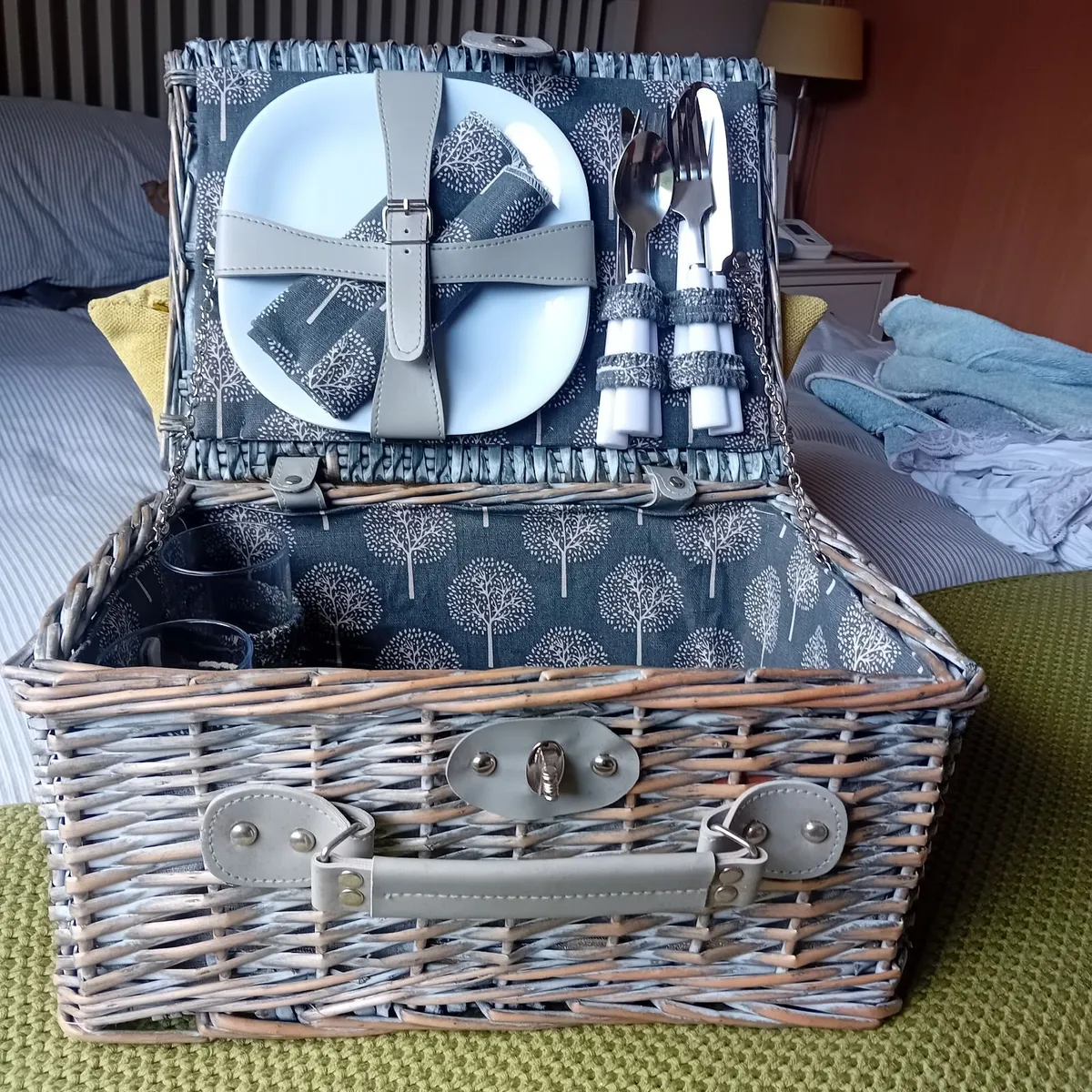 Picnic Basket - Image 2