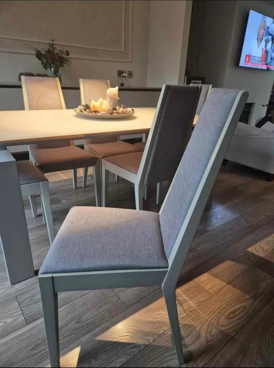 Dinning table and 6 chairs - Image 3