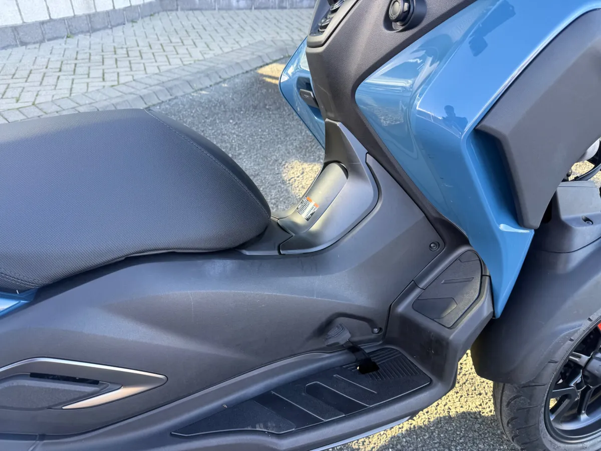 2024 Yamaha Tricity 300 - Image 4