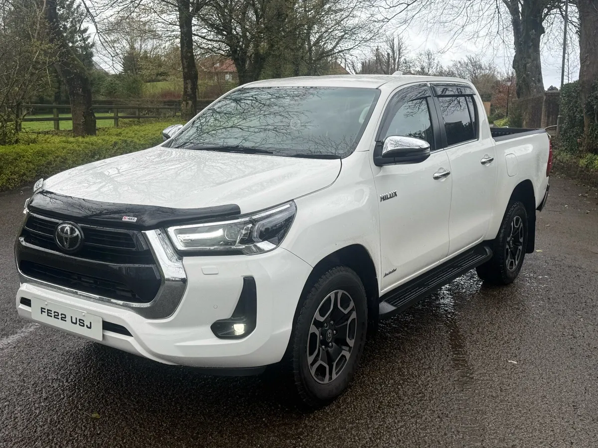 2022 Toyota hilux invincible - Image 1