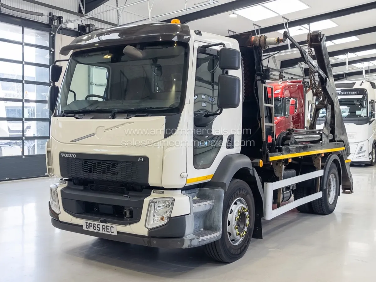 2019 VOLVO FL 250 SKIP LOADER - Image 3