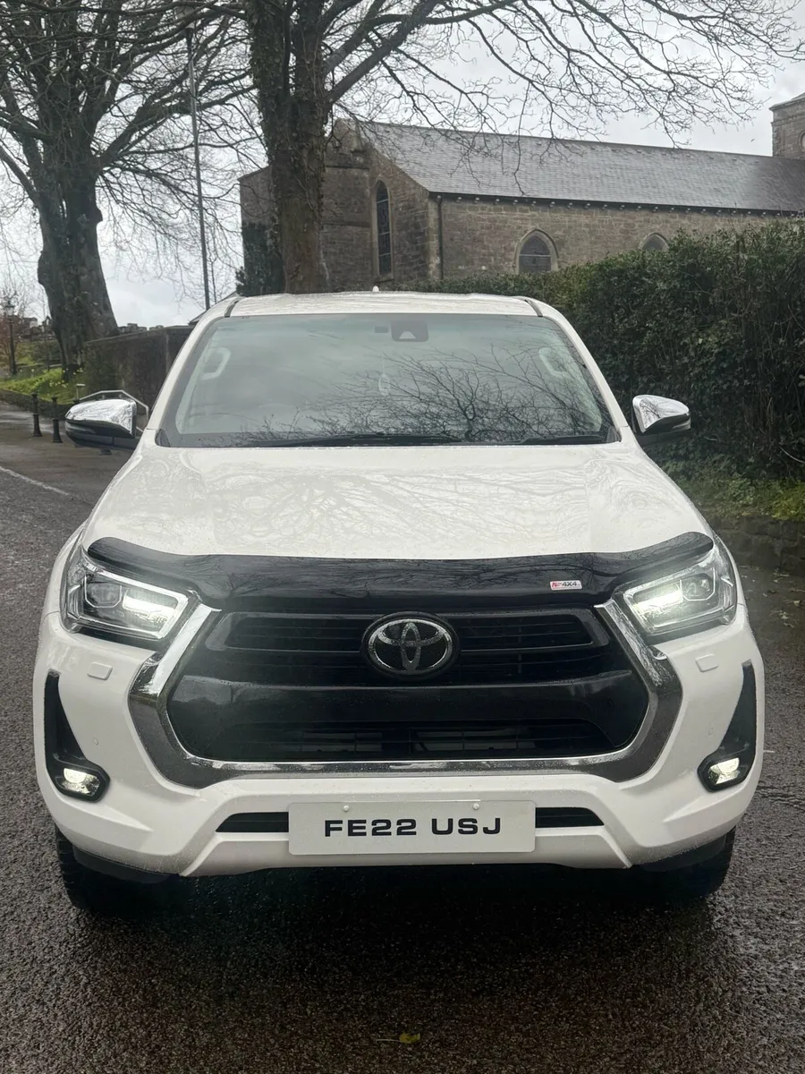 2022 Toyota hilux invincible - Image 2