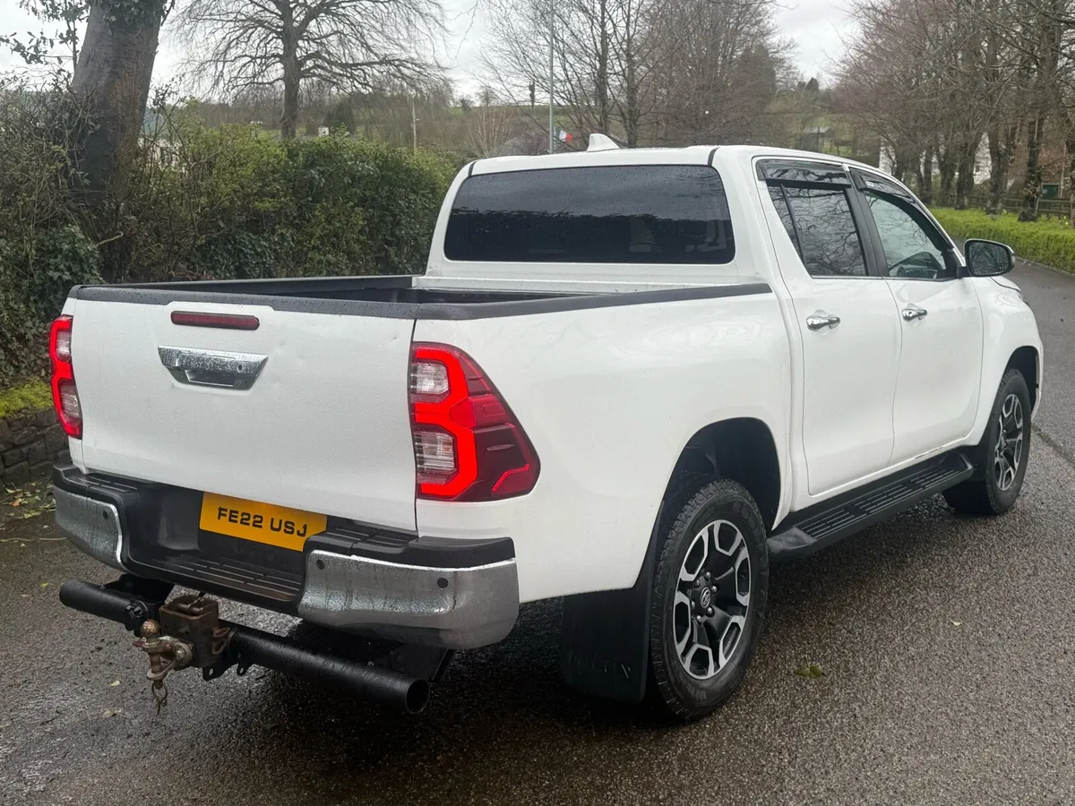 2022 Toyota hilux invincible - Image 4