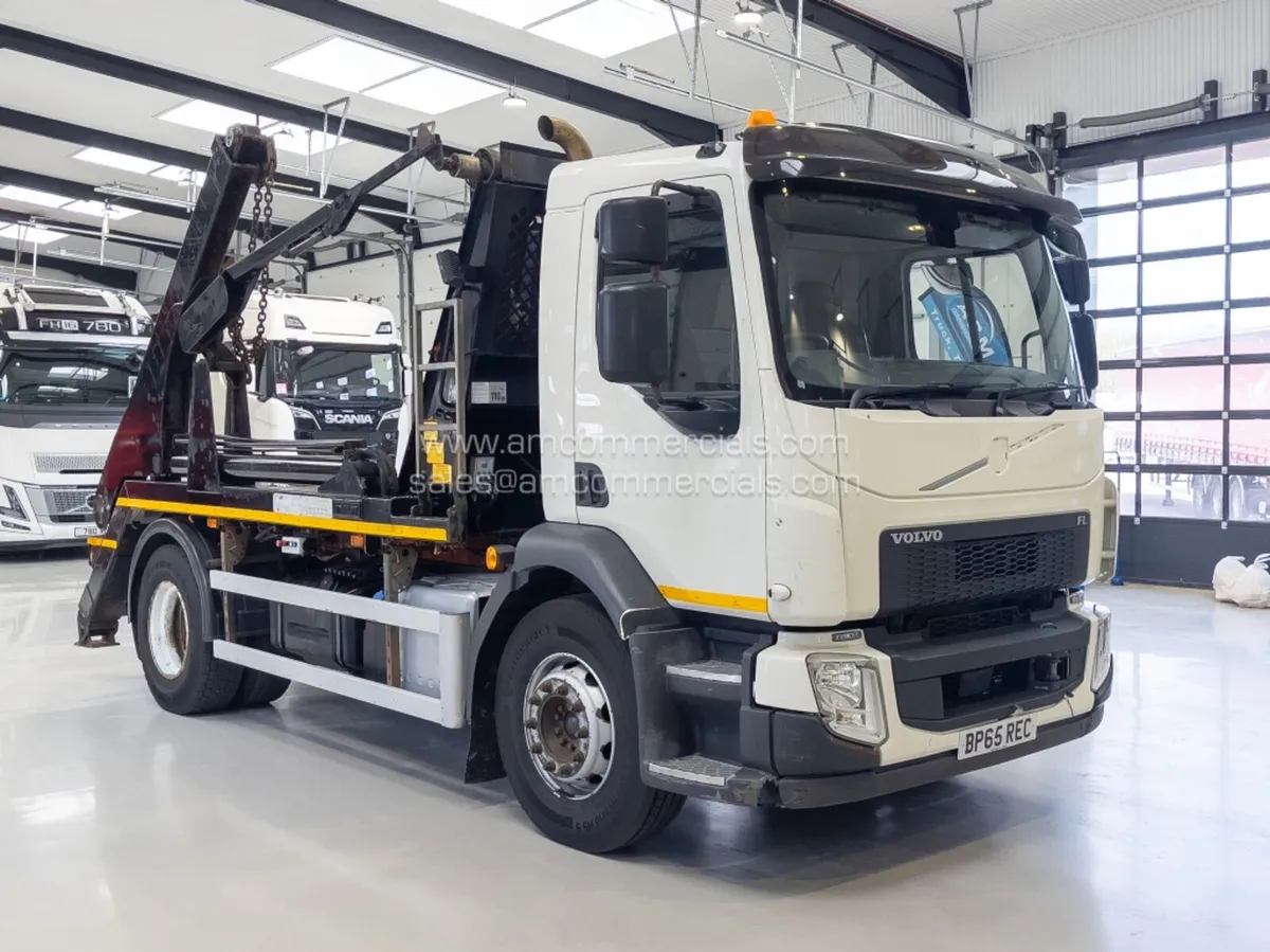 2019 VOLVO FL 250 SKIP LOADER - Image 1