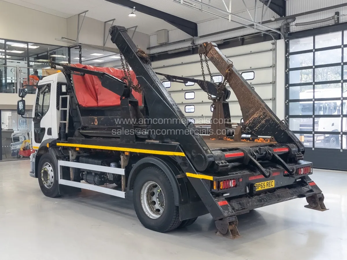2019 VOLVO FL 250 SKIP LOADER - Image 4