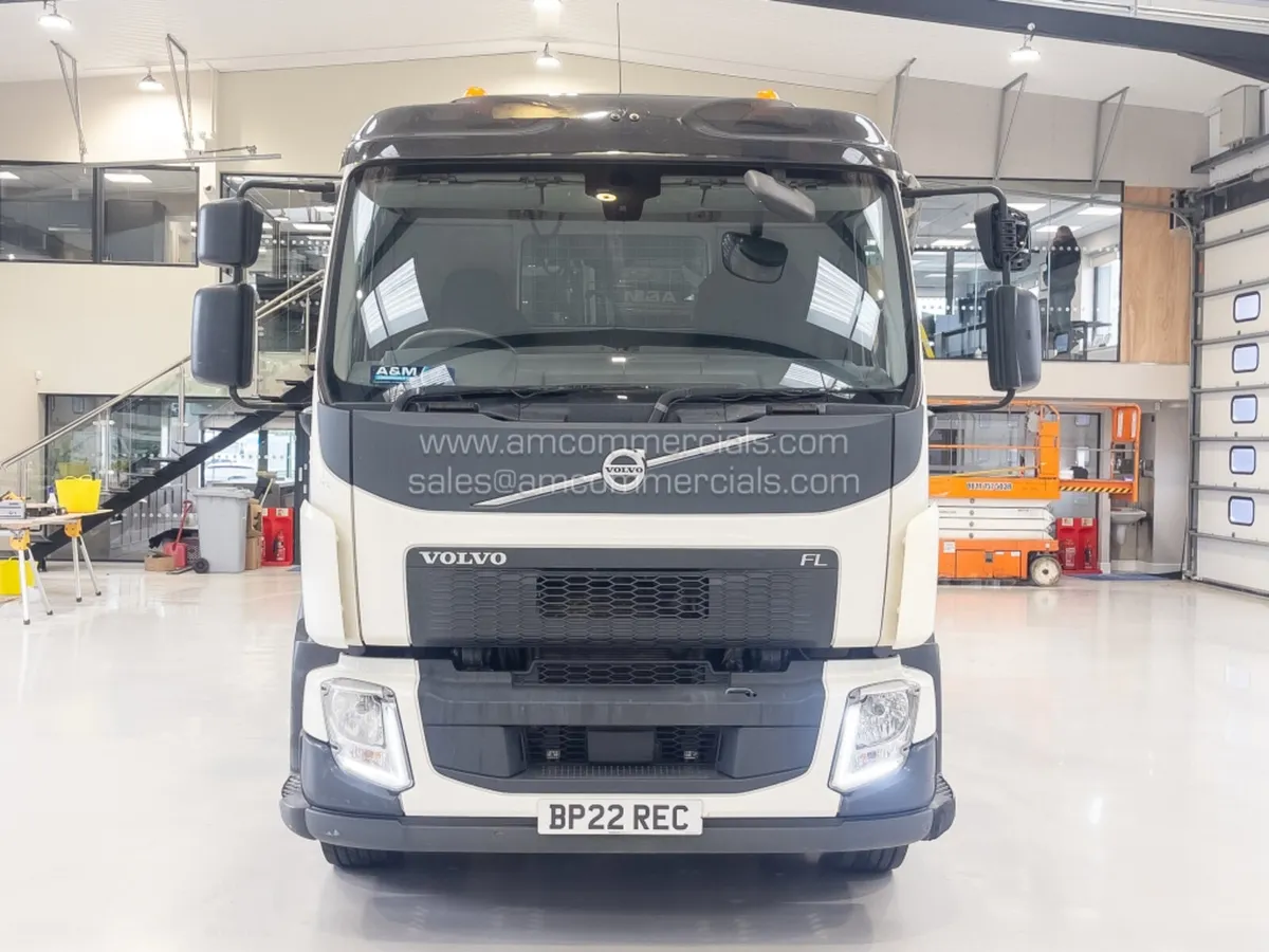 2022 VOLVO FL 250 SKIP LOADER - Image 2