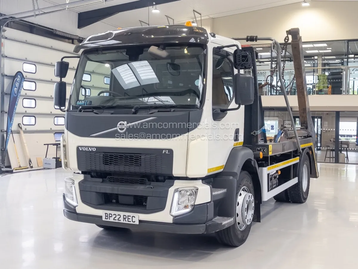 2022 VOLVO FL 250 SKIP LOADER - Image 3
