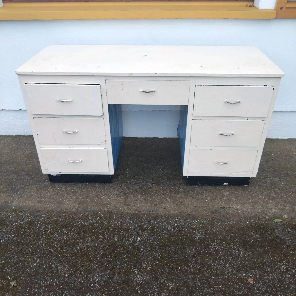 Office desk - Image 1