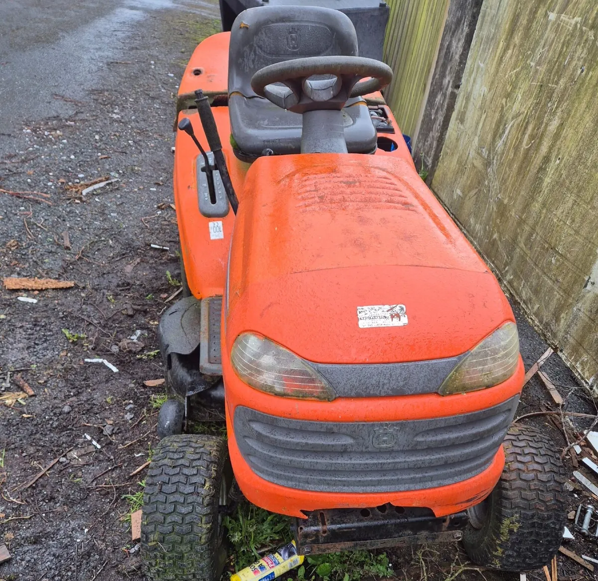 Ride on lawnmower - Image 1