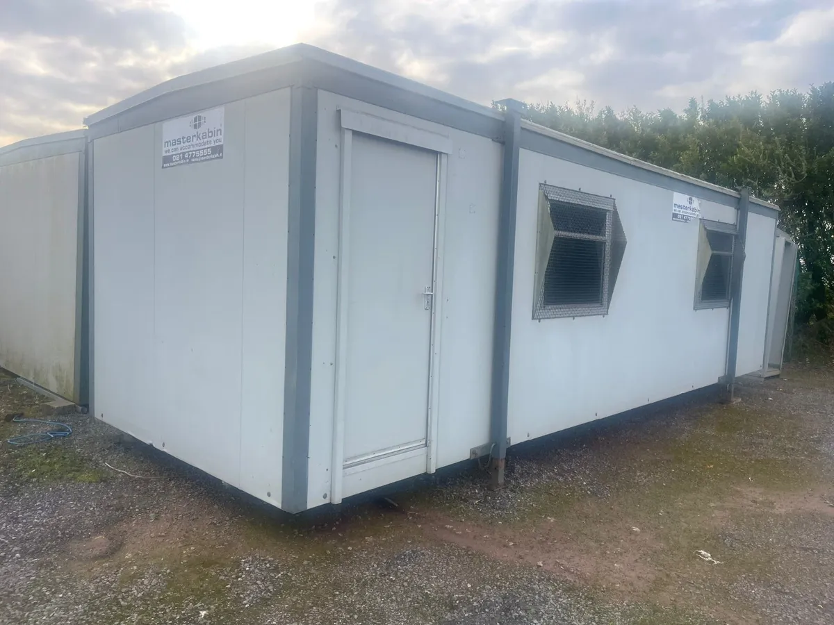 Cabin 30ft x 10ft - Image 3