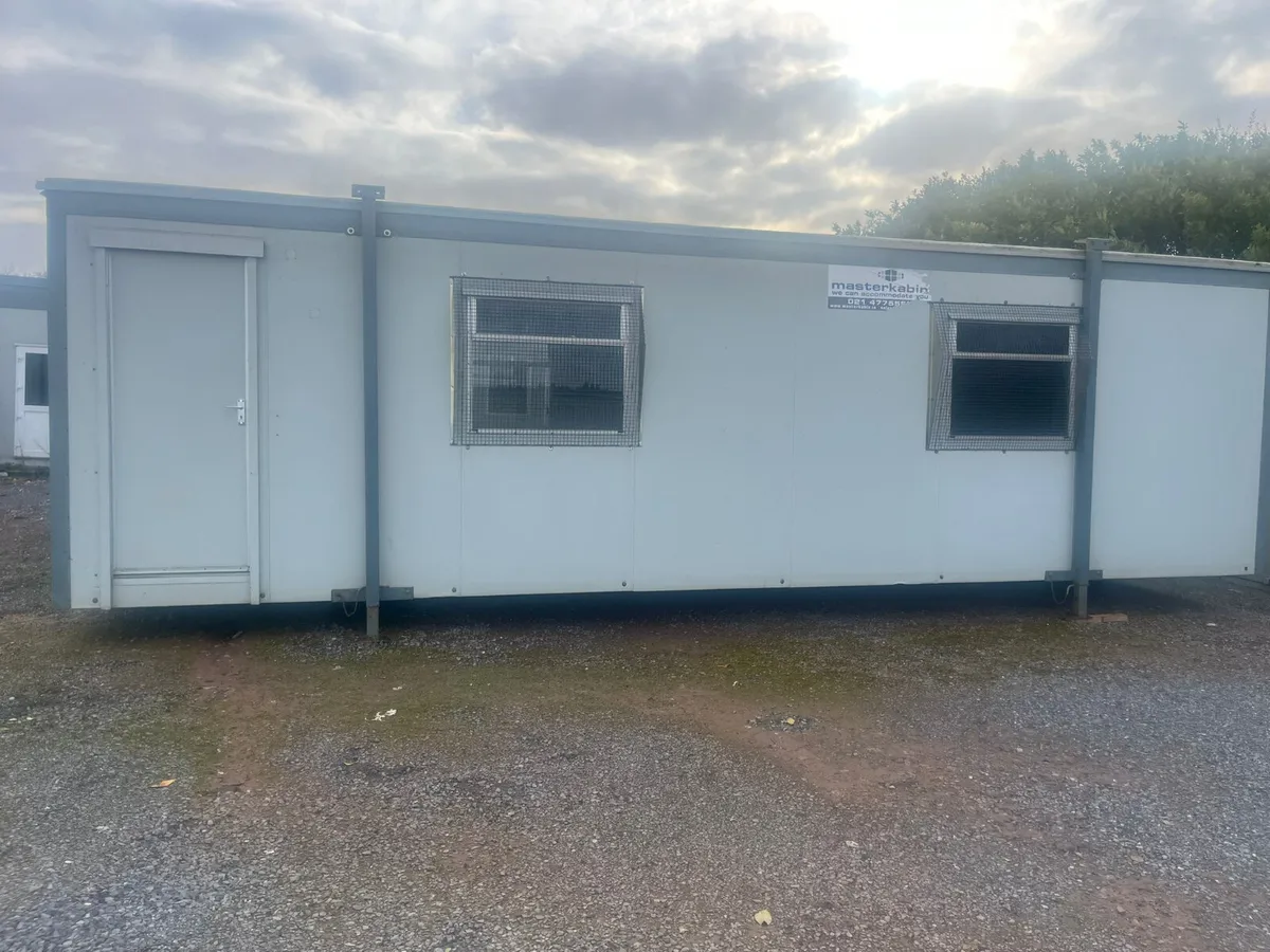 Cabin 30ft x 10ft - Image 2