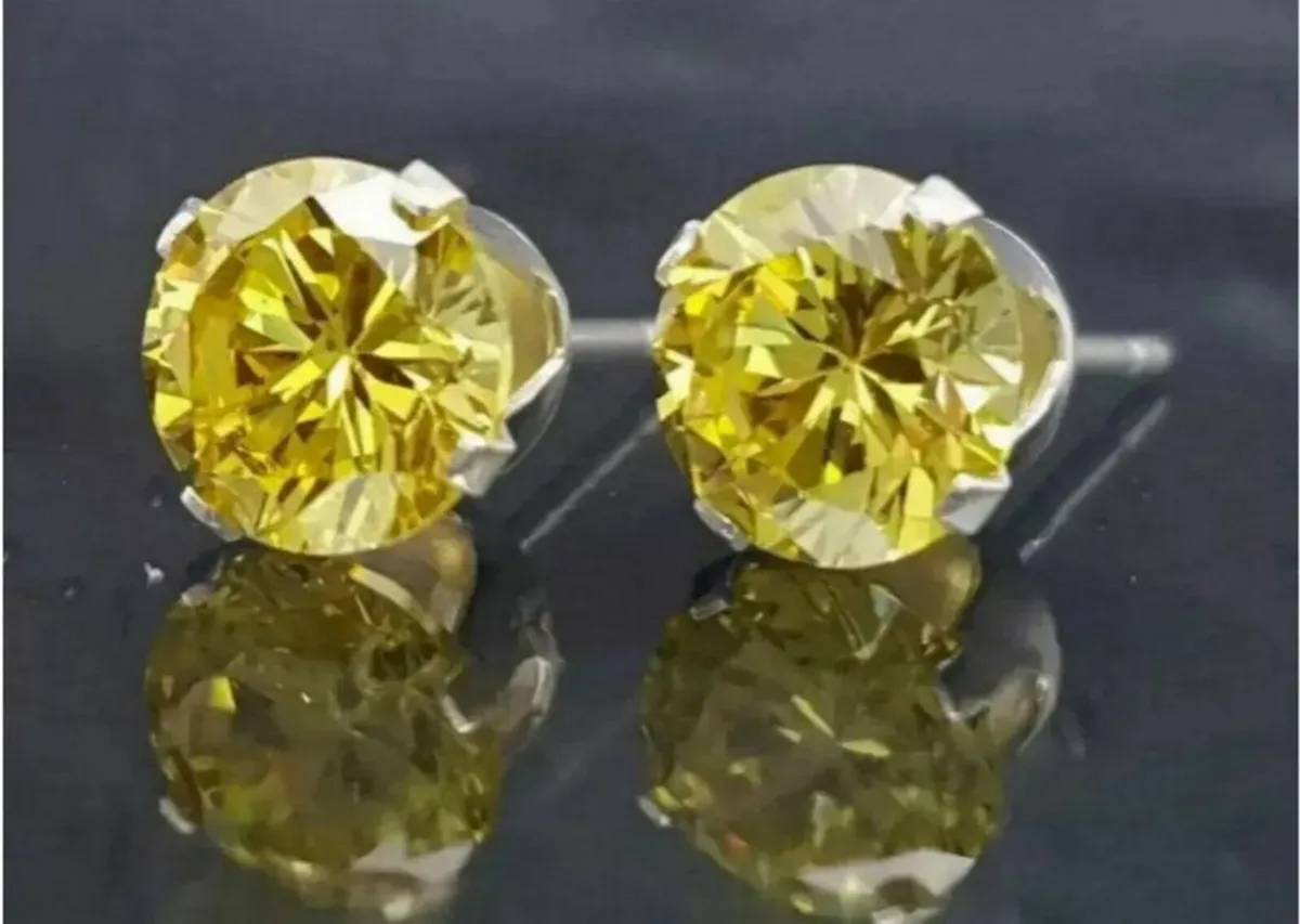 Vintage Gold 'Champagne Sapphire' Solitaires - Image 1