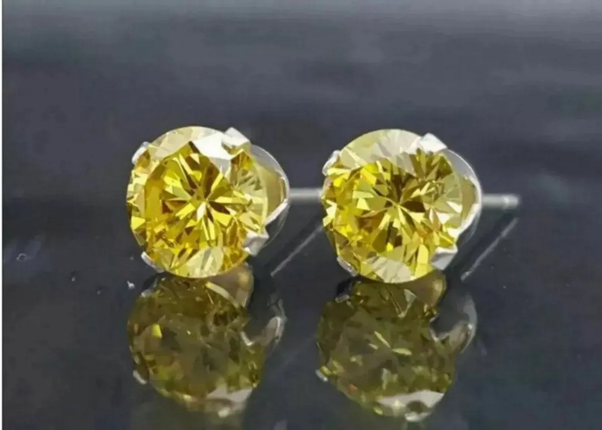 Vintage Gold 'Champagne Sapphire' Solitaires - Image 4